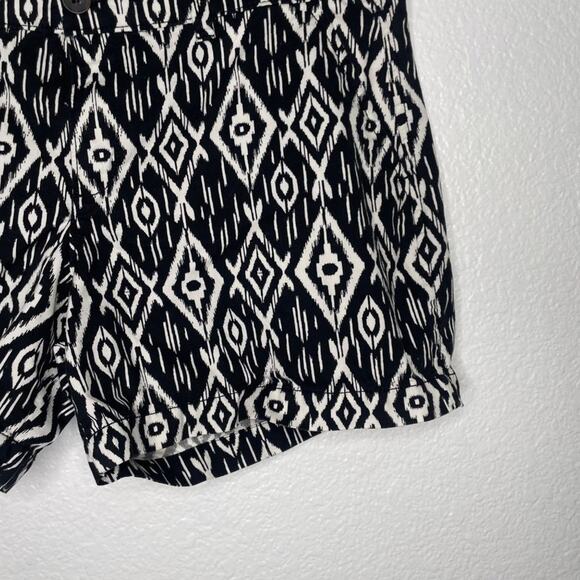 Old Navy Womens Shorts Size 10 Black & White Geometric Tribal Ikat Short Shorts - Picture 8 of 12